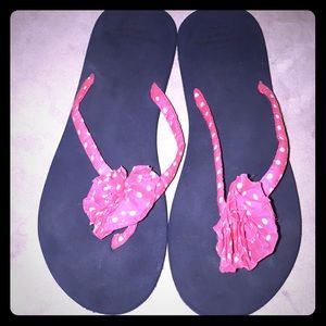 Abercrombie & Fitch flip flops with flower